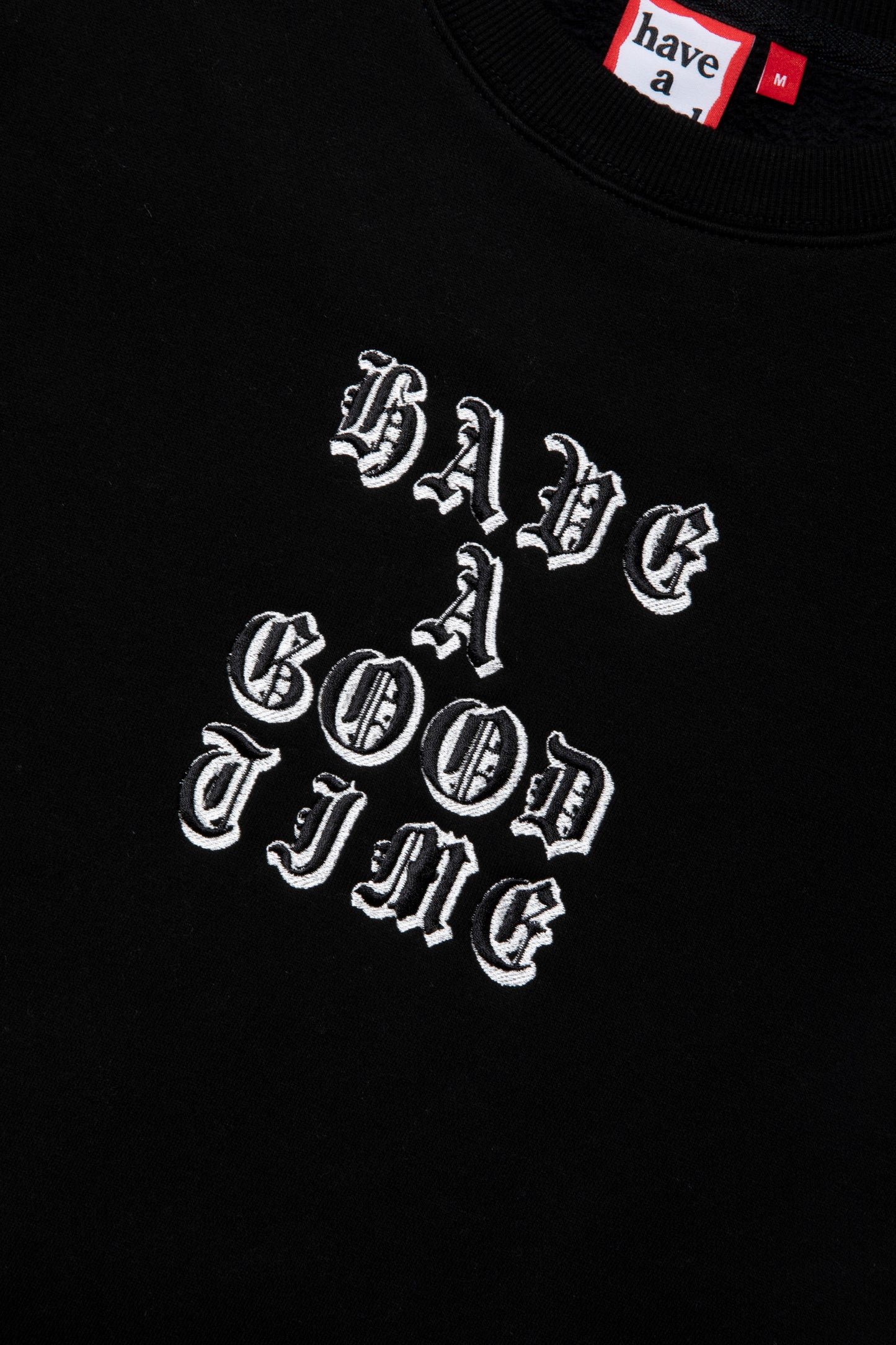 OLD ENGLISH LOGO EMB CREWNECK FL BLACK