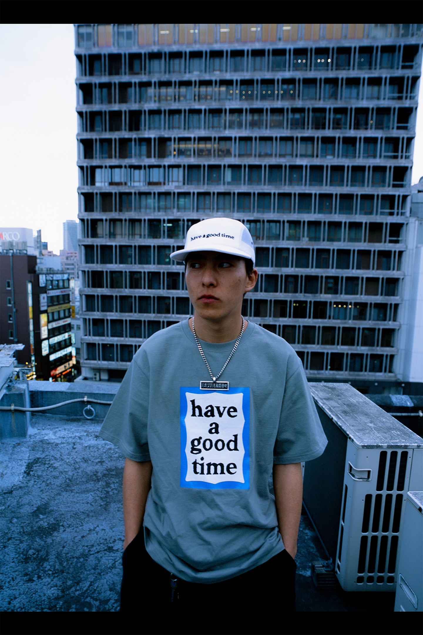 BLUE FRAME S/S TEE SAND GREEN
