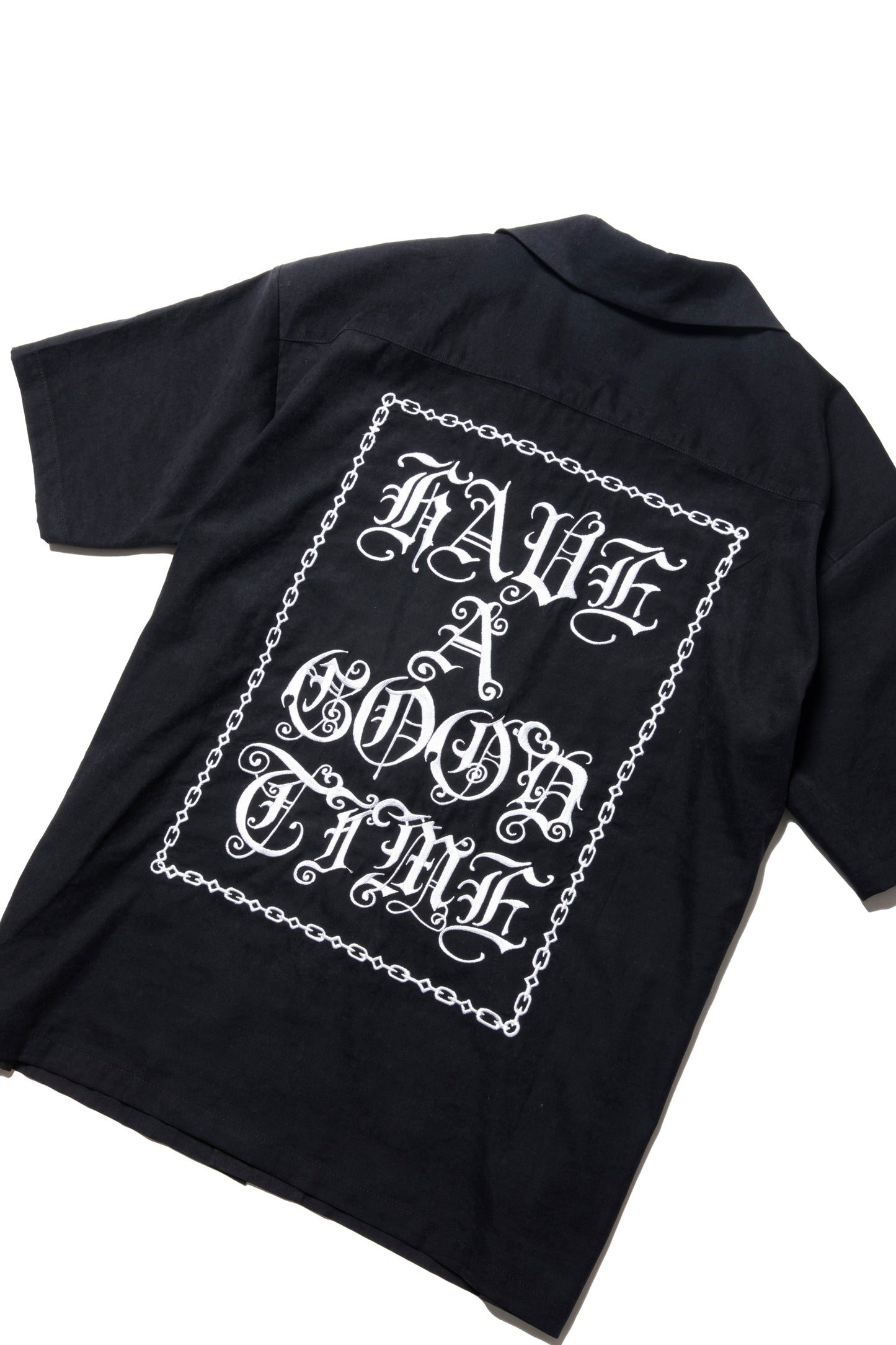CHAIN OLD ENGLISH LOGO EMBROIDERY RELAXED S/S SHIRT BLACK