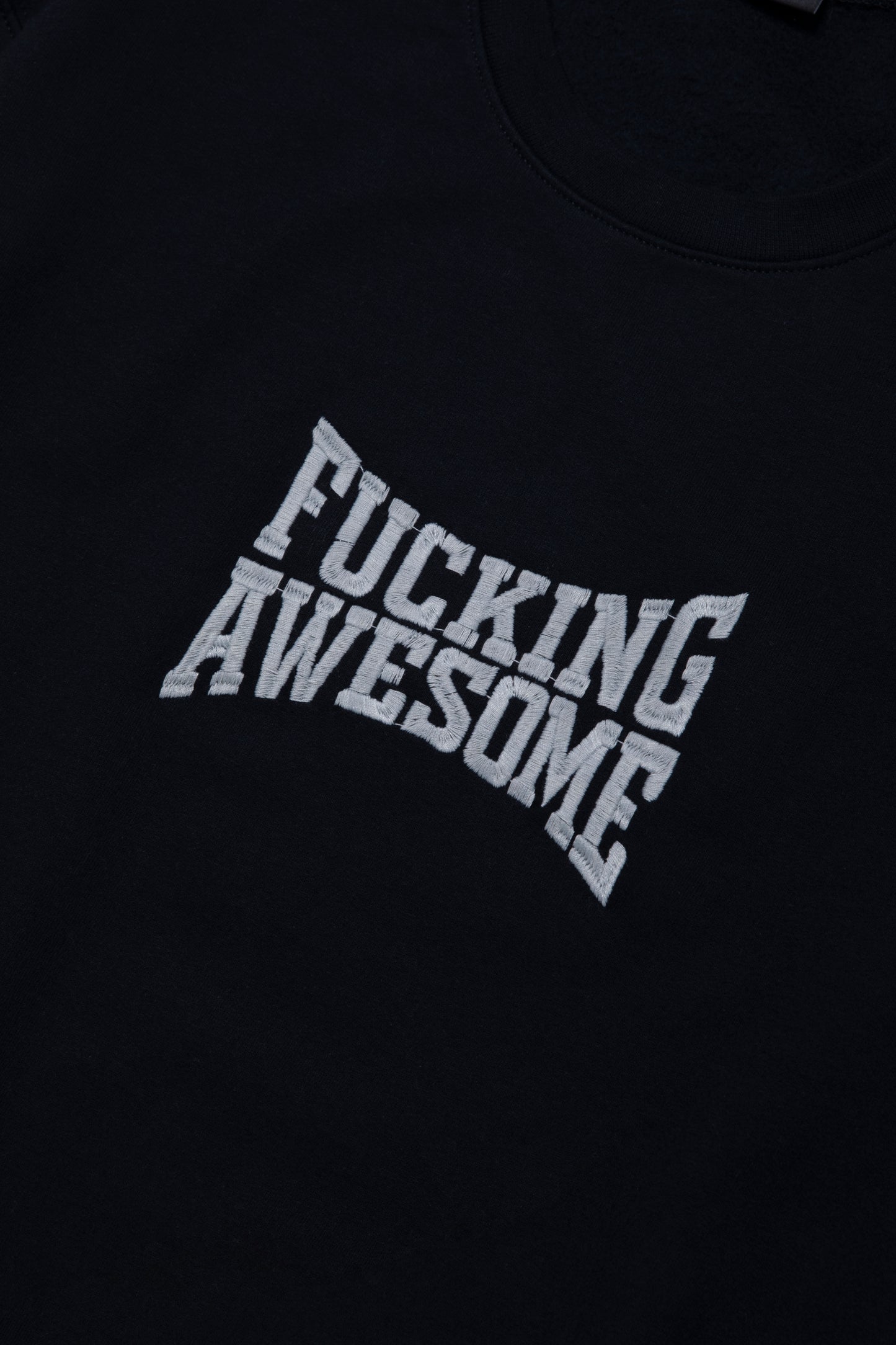 KNOCKOUT TONAL EMBROLDERED CREWNECK BLACK