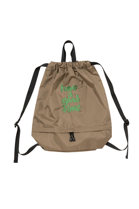 HANDSTYLE LOGO EMB DRAWSTRING BAG SAND